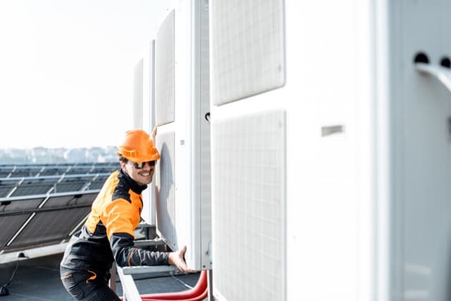 Kiezen voor een warmtepomp: zacht landen met hybride of voluit voor all-electric?